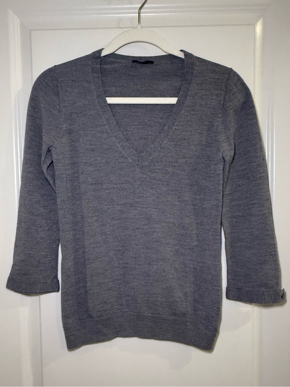 Theory Gray V-Neck Wool Lightweight 3/4 Sleeve Sweater